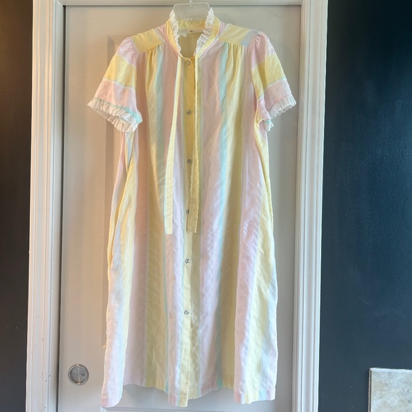 Vintage Pastel Nightgown/ Housecoat - Picture 1 of 7